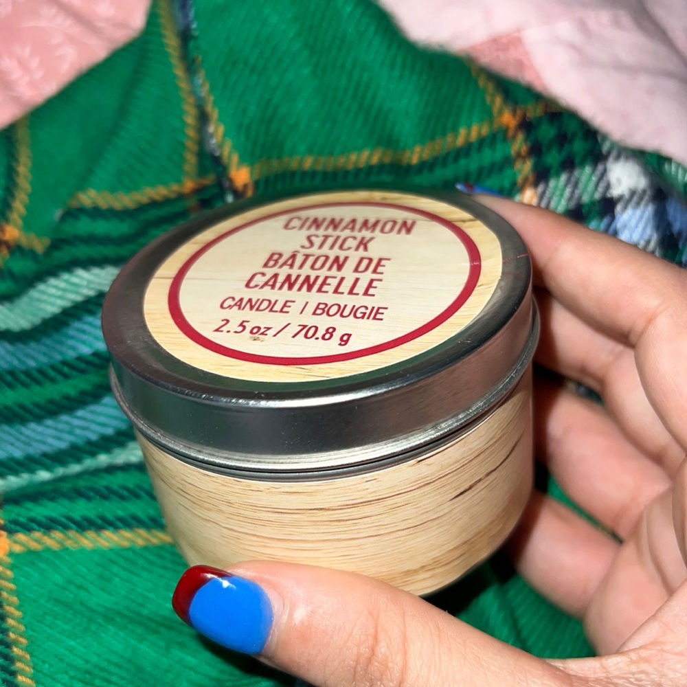 Cinnamon scented candle